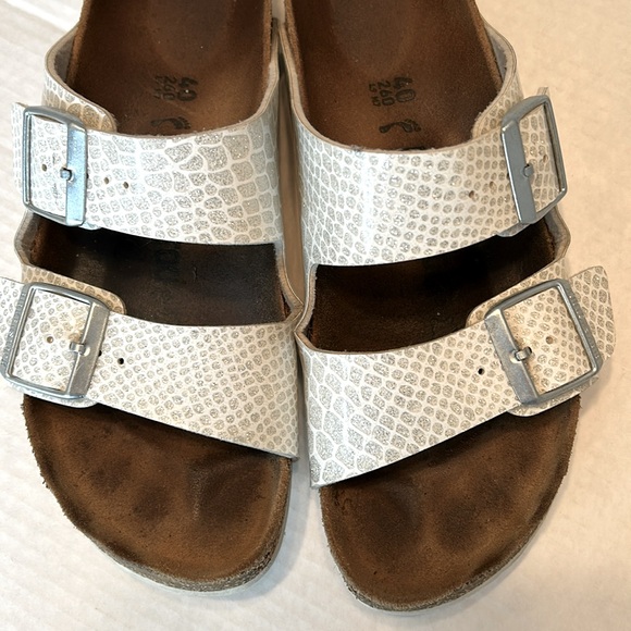 Birkenstock Shoes - Birkenstock Arizona Sandals. Size 9-9.5
